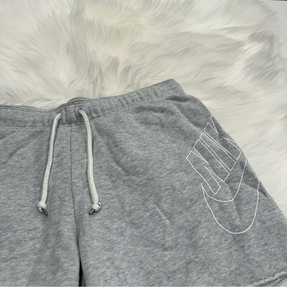 Nike Sweat Shorts Soft Heather Grey Size XS - Picture 4 of 13